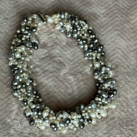 Tiffany &Co Iridesse pearls neckless - Picture 2 of 15